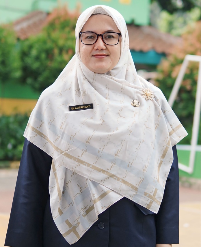 Foto Kepala Sekolah Dila Apridianti