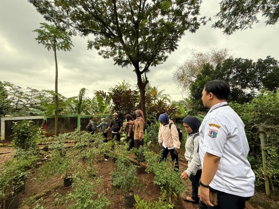 KPKP Tinjau Lokasi Penanaman dan Penempatan Ikan di SDN Cijantung 03 Pagi